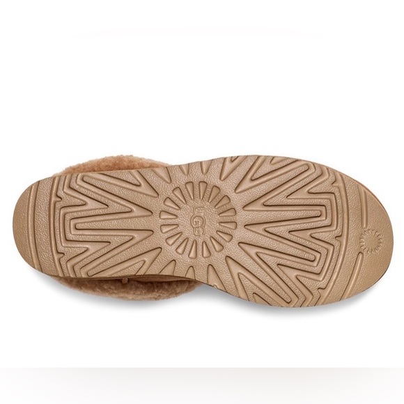 NIB UGG® Women's Classic Ultra Mini Maxi Curly Boots - Picture 6 of 7